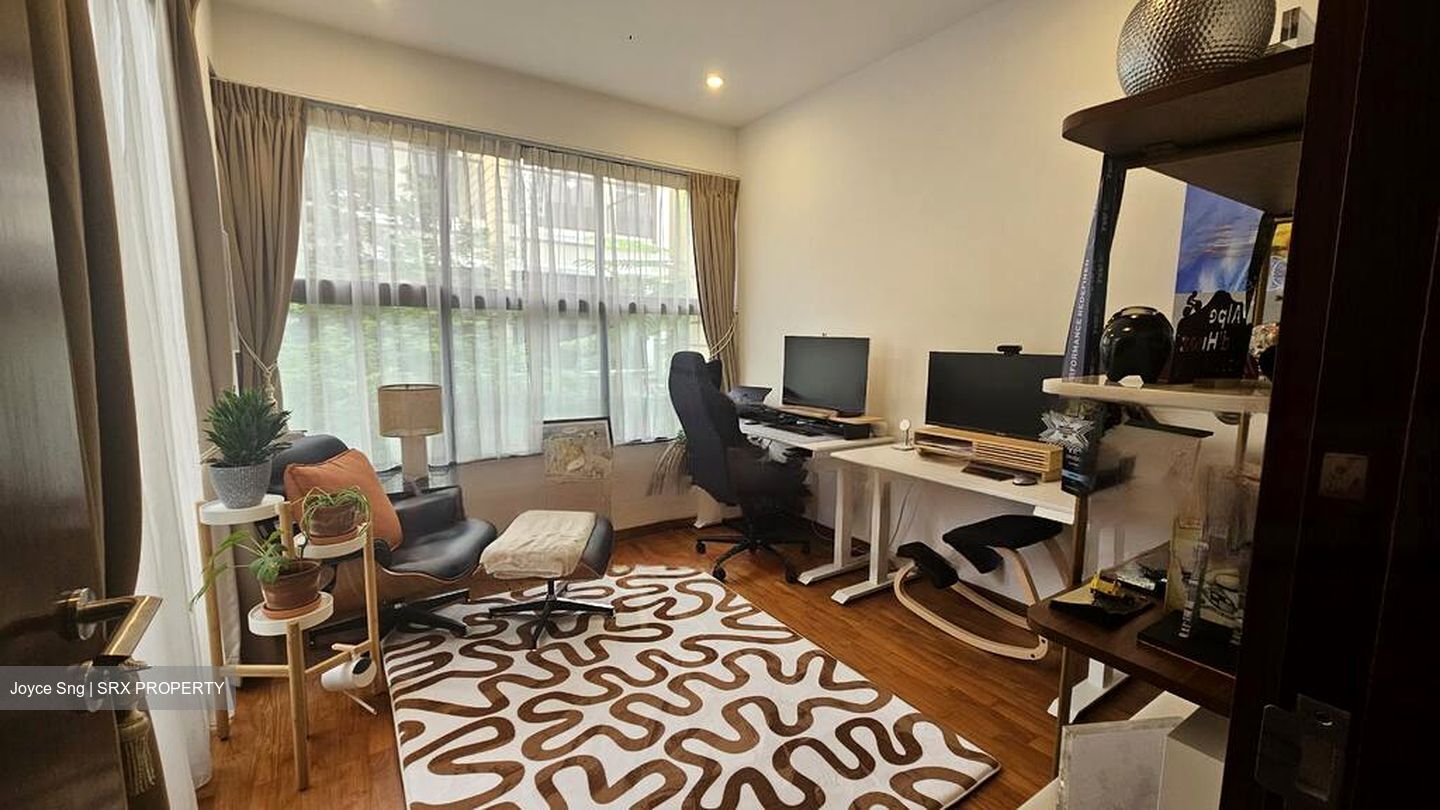 Holland Link (D10), Terrace #486481361